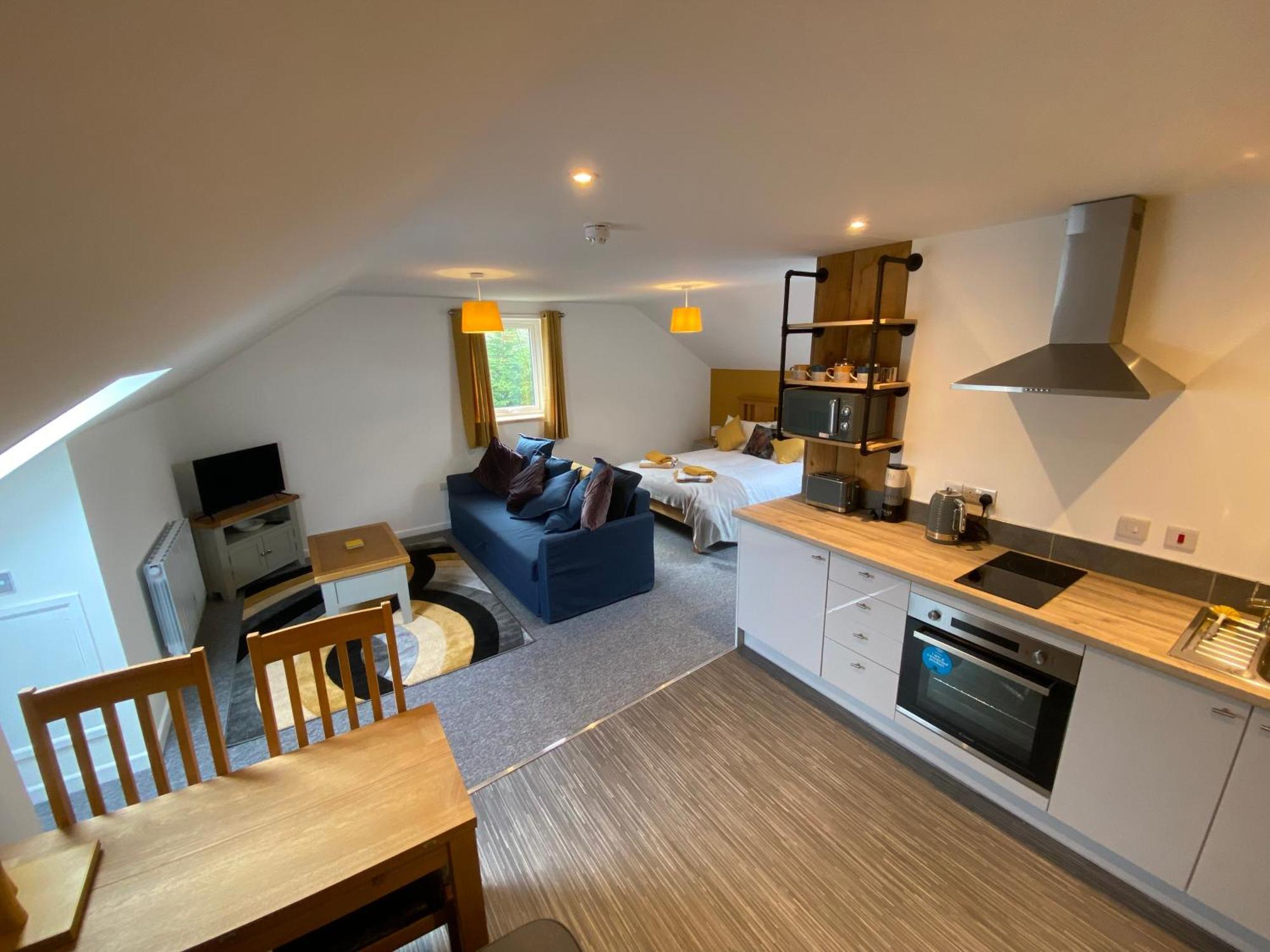 Modern Studio Apartment Set Beneath The Black Mountains A Stones Throw From The Offas Dyke Path Clodock 외부 사진